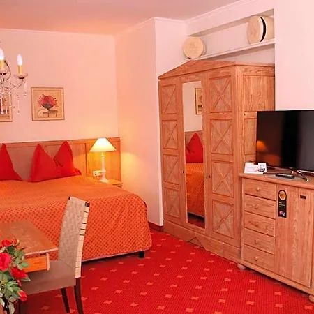 Romantik Im Roehl 酒店 4*